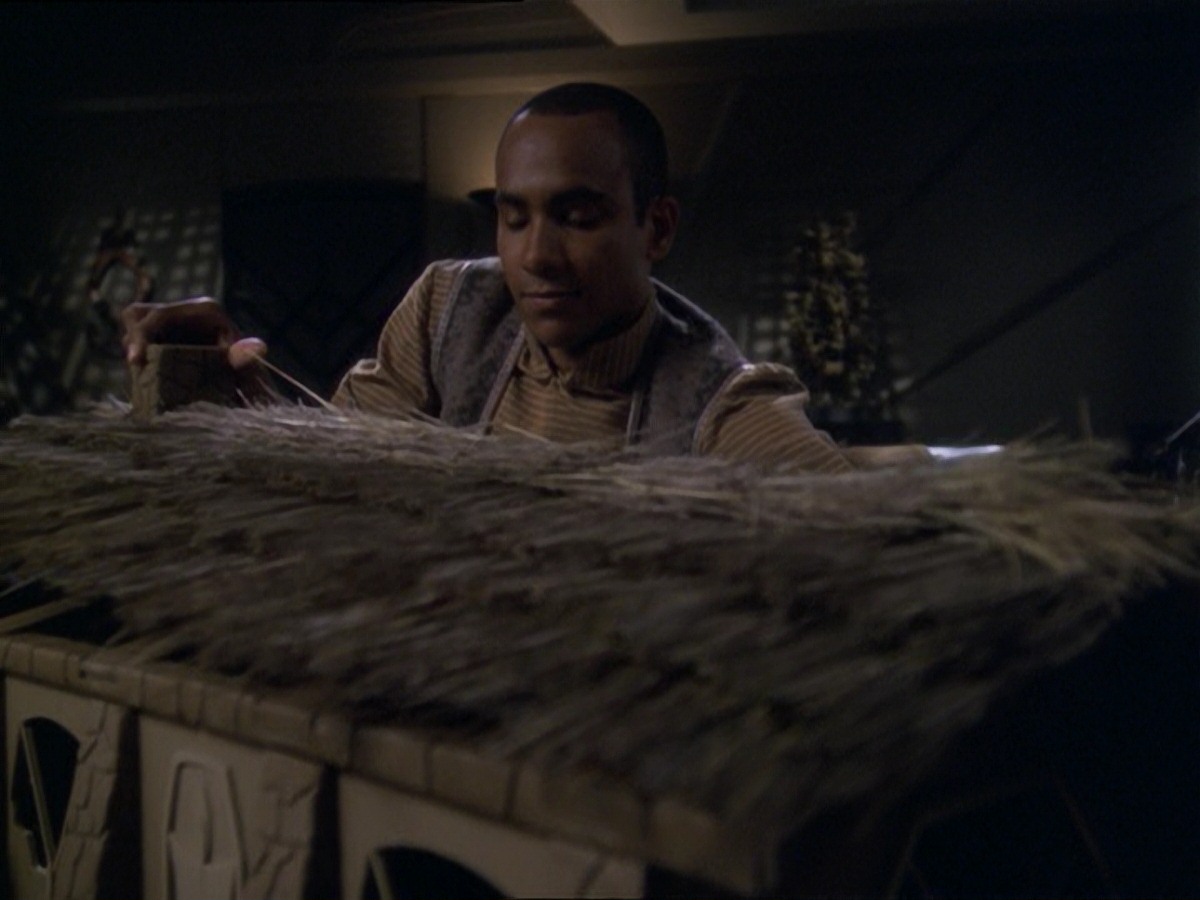 extant_StarTrek_DS9_7x25-7x26-WhatYouLeaveBehind_6925.jpg