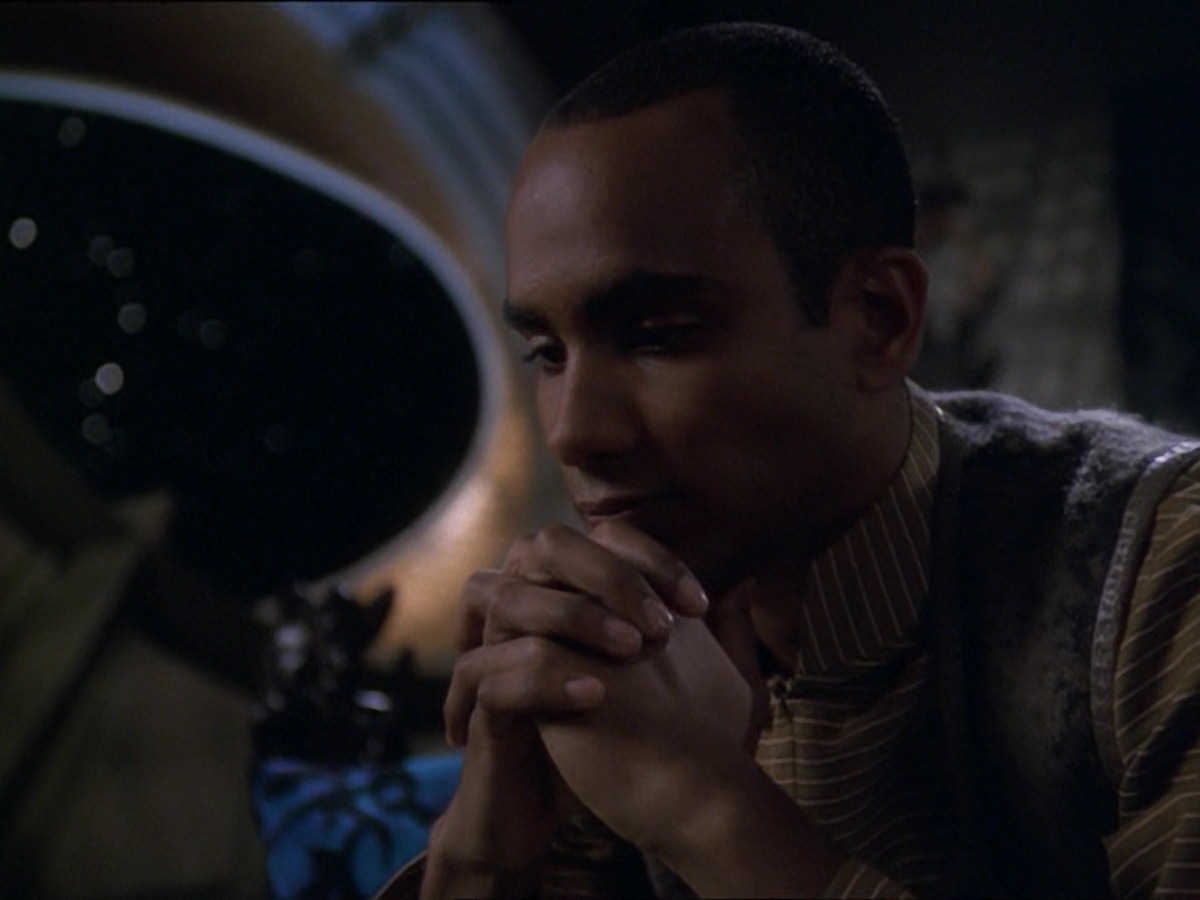 extant_StarTrek_DS9_7x25-7x26-WhatYouLeaveBehind_6935.jpg