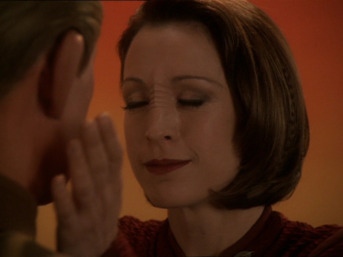 extant_StarTrek_DS9_7x25-7x26-WhatYouLeaveBehind_7165.jpg