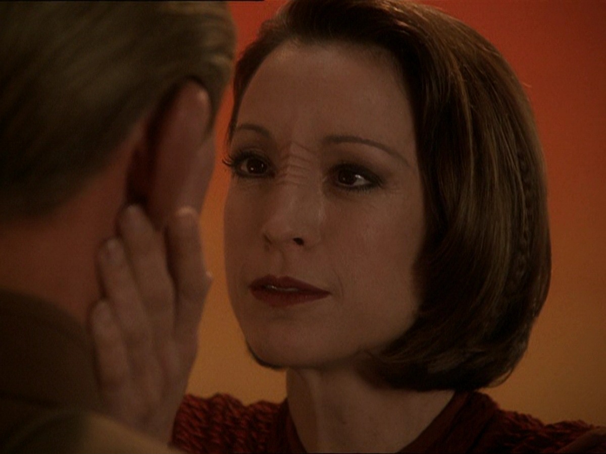 extant_StarTrek_DS9_7x25-7x26-WhatYouLeaveBehind_7170.jpg