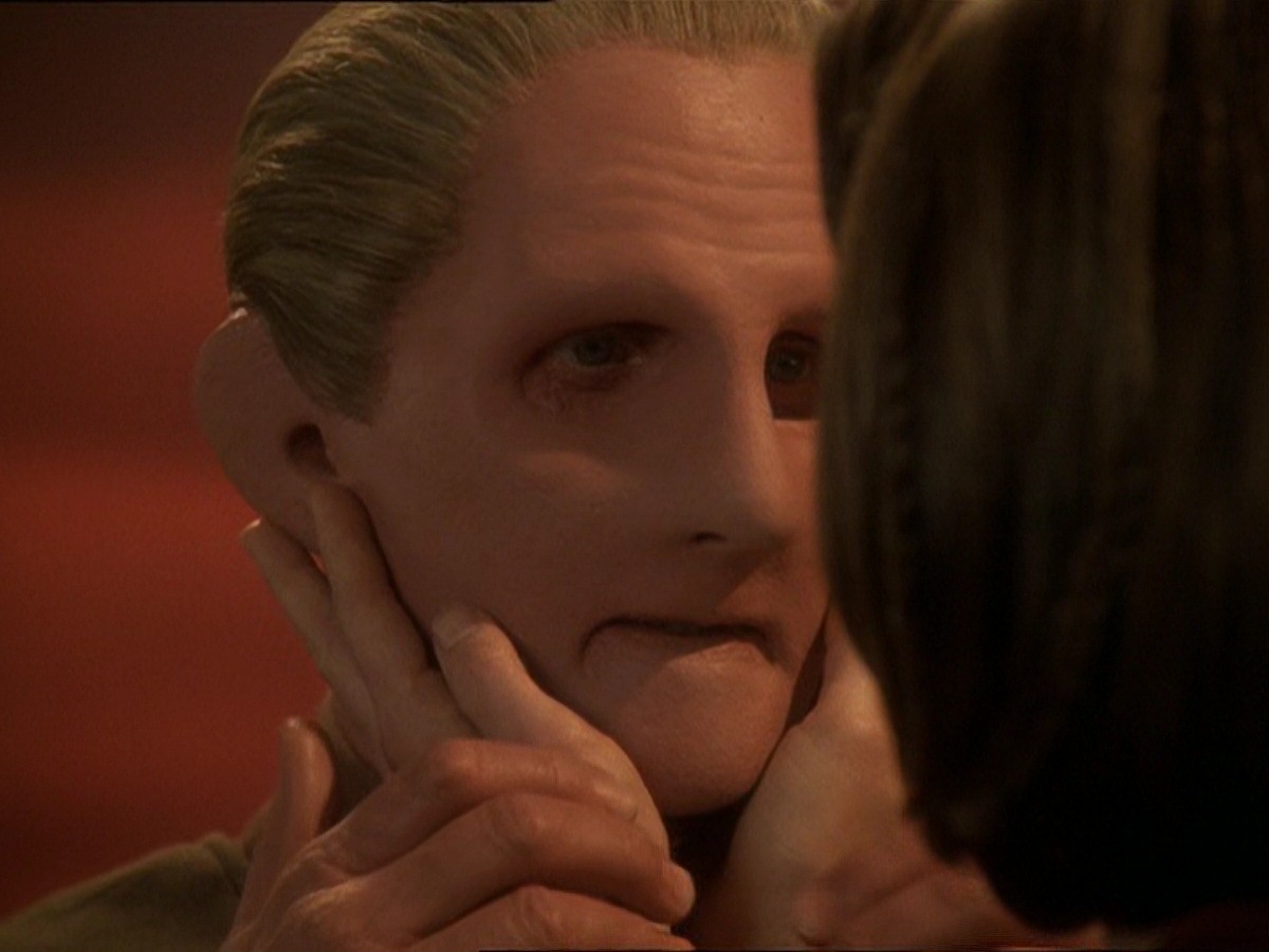 extant_StarTrek_DS9_7x25-7x26-WhatYouLeaveBehind_7172.jpg