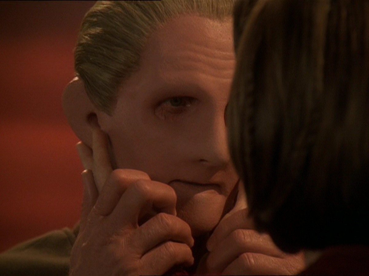 extant_StarTrek_DS9_7x25-7x26-WhatYouLeaveBehind_7174.jpg