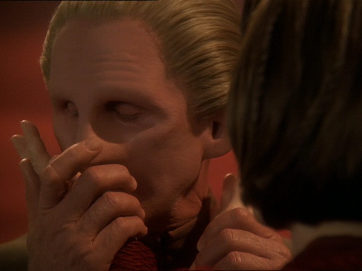 extant_StarTrek_DS9_7x25-7x26-WhatYouLeaveBehind_7176.jpg