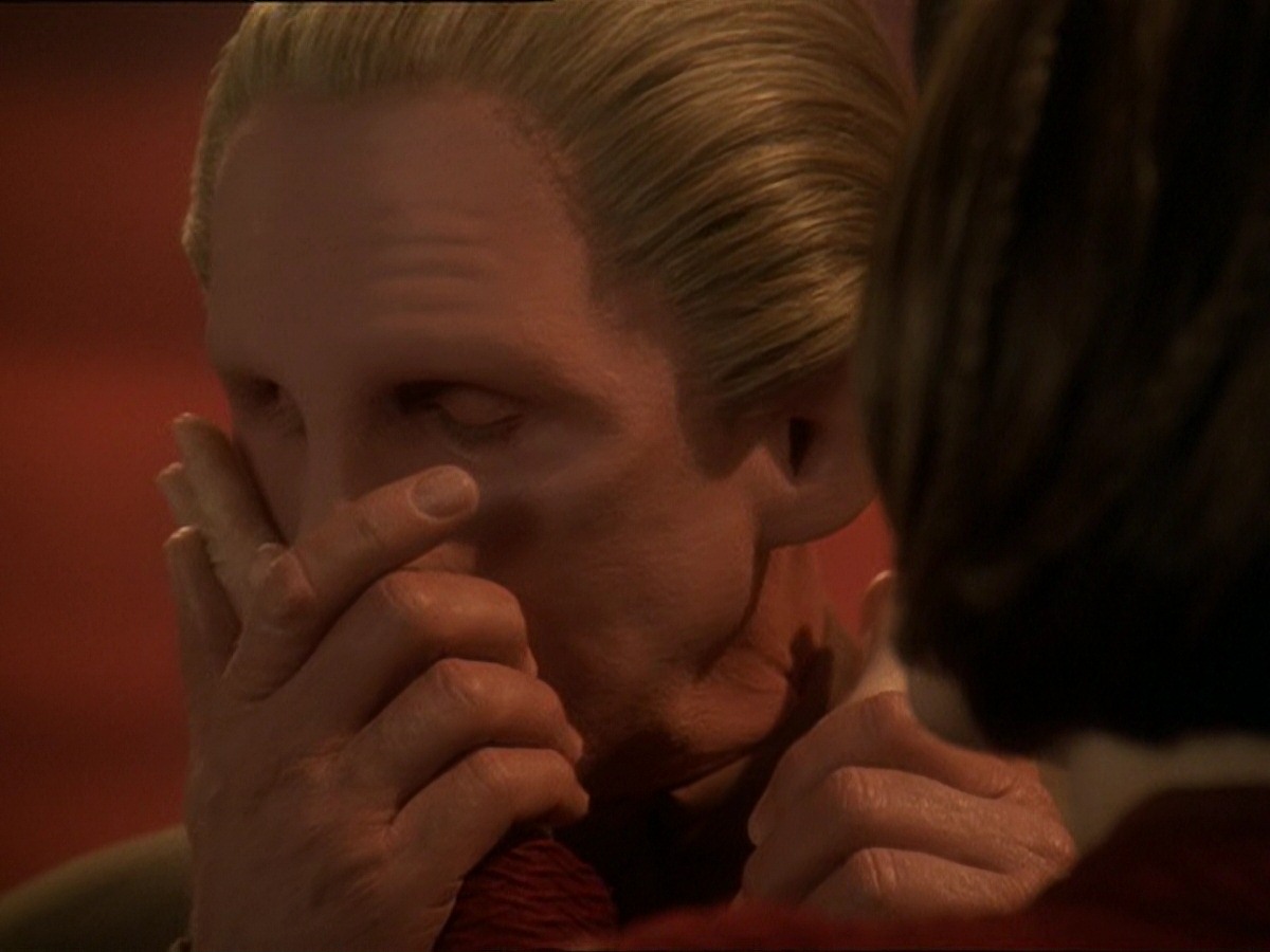 extant_StarTrek_DS9_7x25-7x26-WhatYouLeaveBehind_7177.jpg