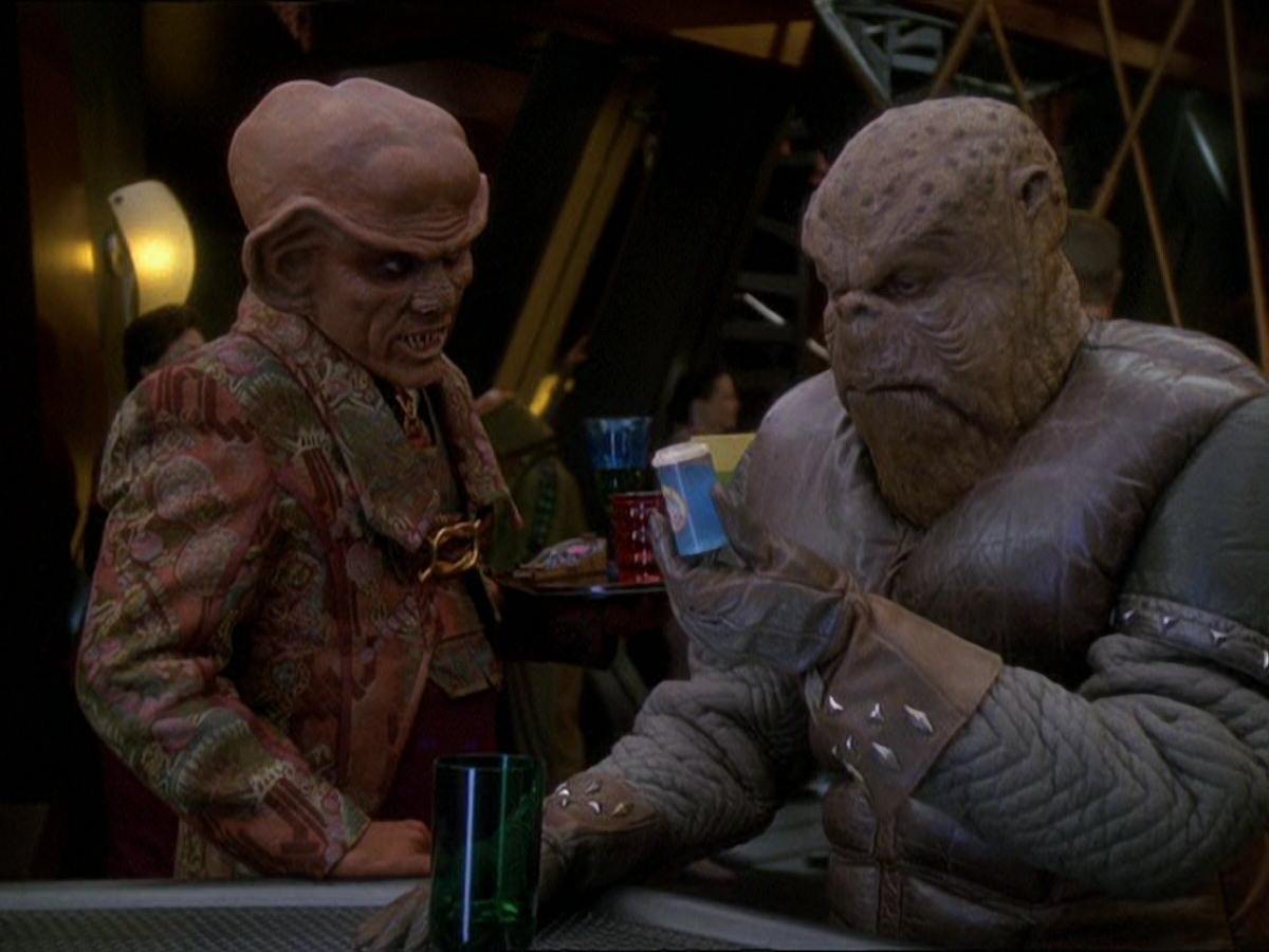 extant_StarTrek_DS9_7x25-7x26-WhatYouLeaveBehind_7478.jpg